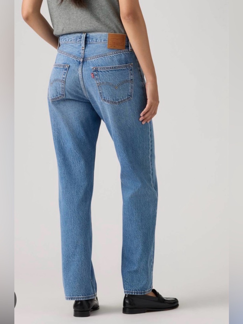 Levi's Women's Straight Leg Jeans in Medium Blue Denim